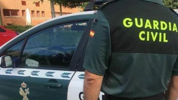 Investigan a un hombre de 45 años por la muerte de su perro tras dejarlo durante meses en una terraza sin agua ni comida