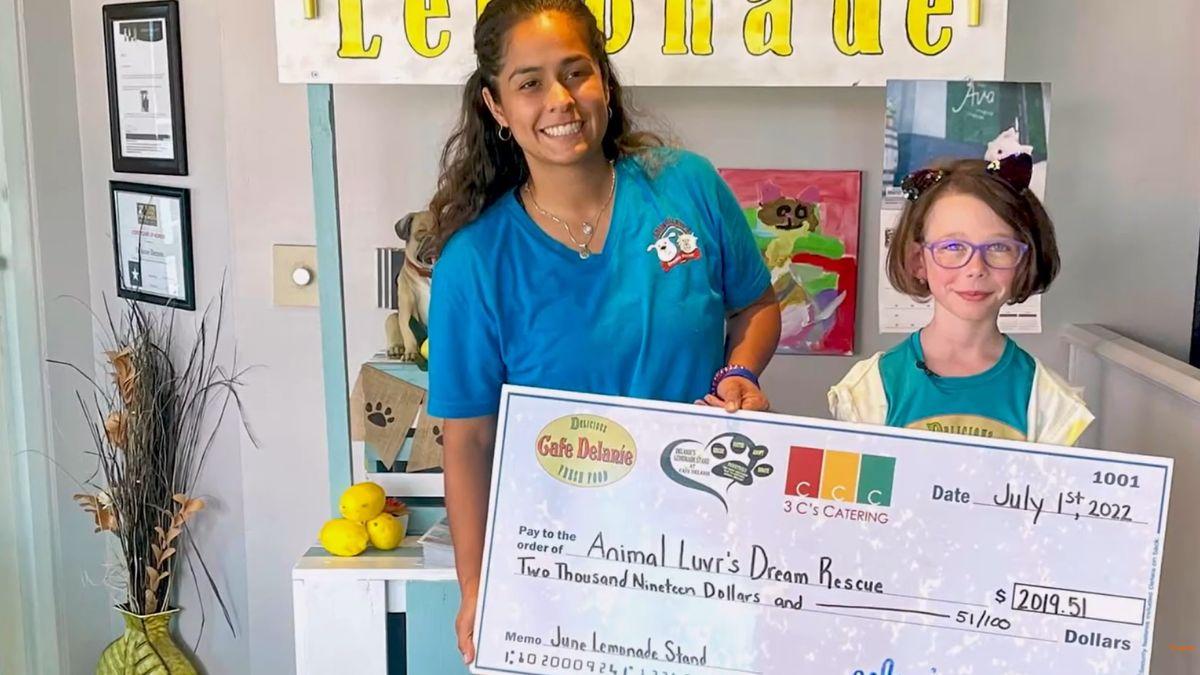 Con solo 7 años, una niña empezó a vender limonada para ayudar a los animales y acabó recaudando más de 50.000 euros: “Los niños pueden cambiar el mundo”
