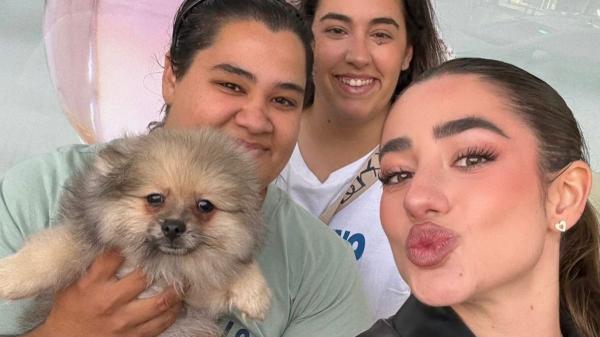 Milu ya tiene familia: el cachorro adoptado por Lola Lolita empieza una nueva vida