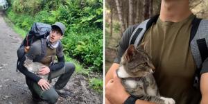 “Se había autoadoptado y se lo merecía”: Julio detuvo el Camino de Santiago para adoptar a un gato que lo siguió 15 km