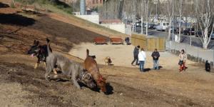 Adiós al concepto de pipicán: Sant Adrià de Besòs tendrá una de las mayores áreas para perros de Barcelona (con más de 2.000 metros cuadrados)