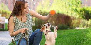 La psicología lo confirma: tu perro refleja perfectamente si eres una persona introvertida o extrovertida