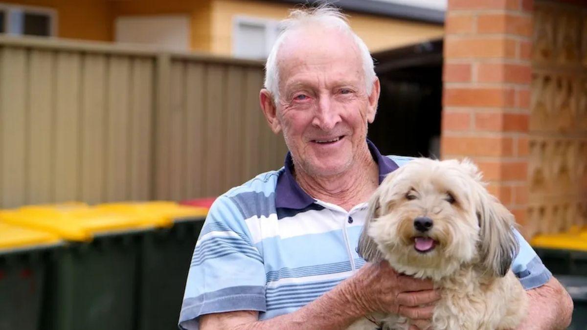Un jubilado de 82 años recicló más de un millón de latas y botellas y recaudó más de 100.000 dólares para salvar perros abandonados