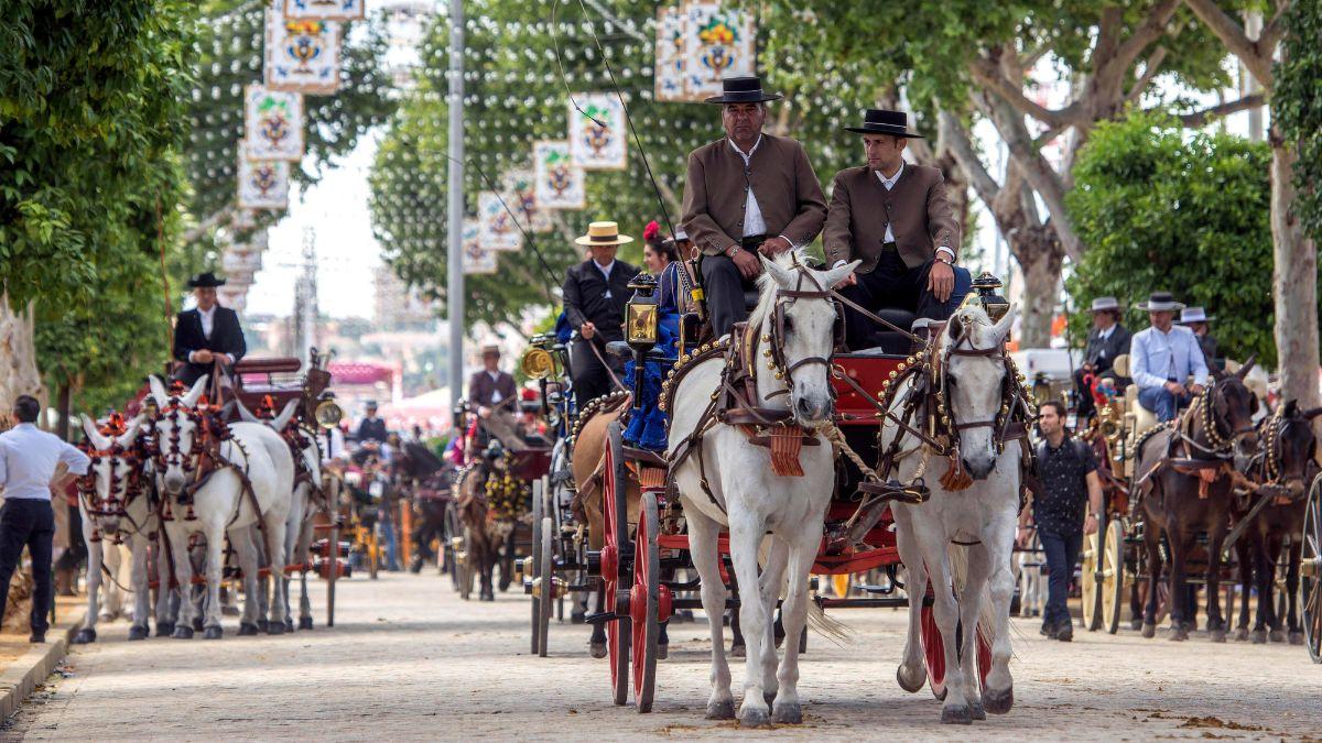 Agua, veterinarios y enfriamiento del asfalto: el plan de Sevilla para proteger a los caballos en la Feria de Abril 2026