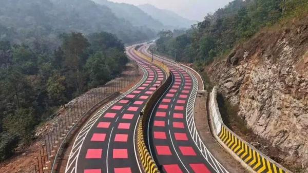 La India estrena la primera carretera roja para salvar la fauna salvaje y evitar los atropellos