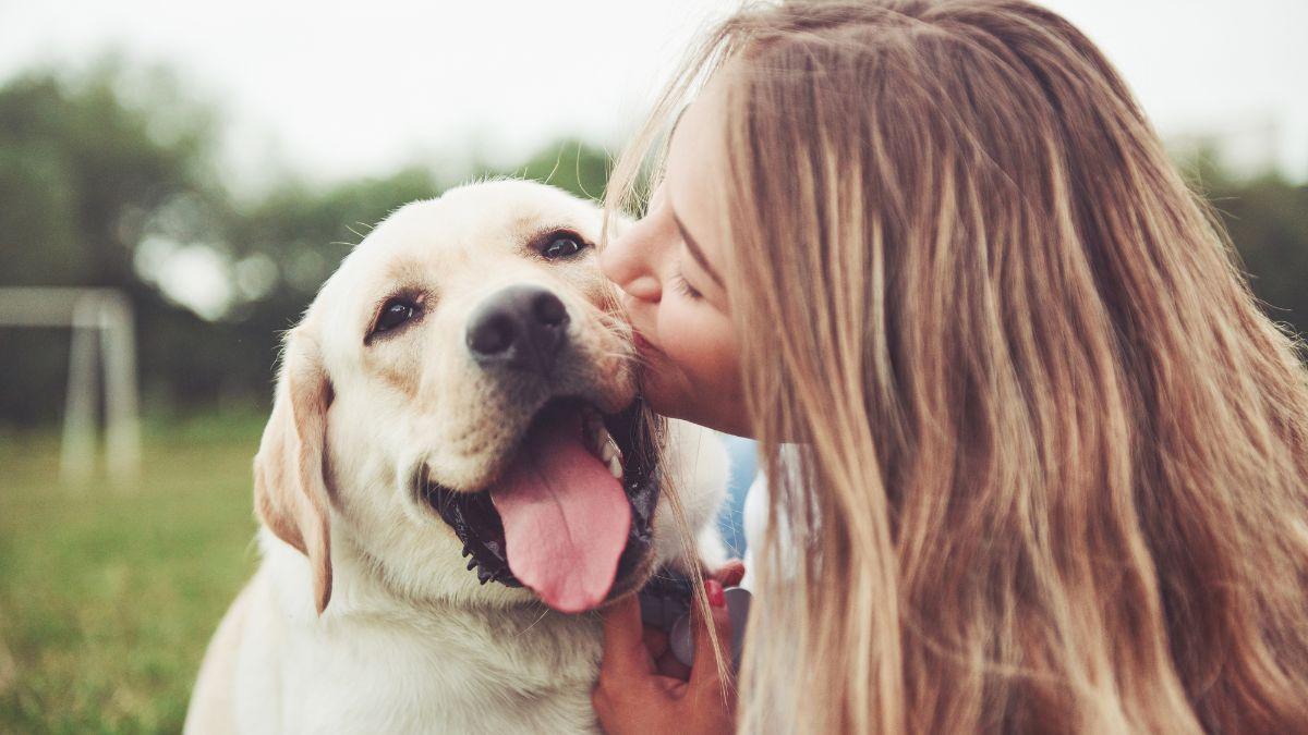 No es exageración: la ciencia explica por qué ves a tu perro o gato como un hijo (y qué dice sobre ti)