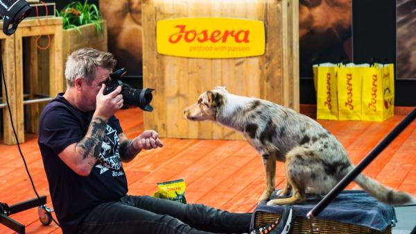 “Josera Moments”: Christian Vieler captura la energía de las mascotas en Barcelona