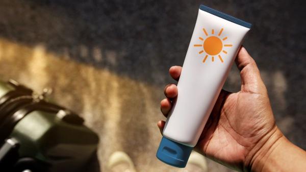 Los veterinarios alertan: algunos perros y gatos también necesitan protector solar en verano (y así debes aplicarlo) - La crema solar humana puede ser peligrosa para tu perro si la lame: el aviso veterinario